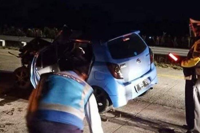 Toyota Agya yang terlibat kecelakaan di Tol Gempol-Pasuruan