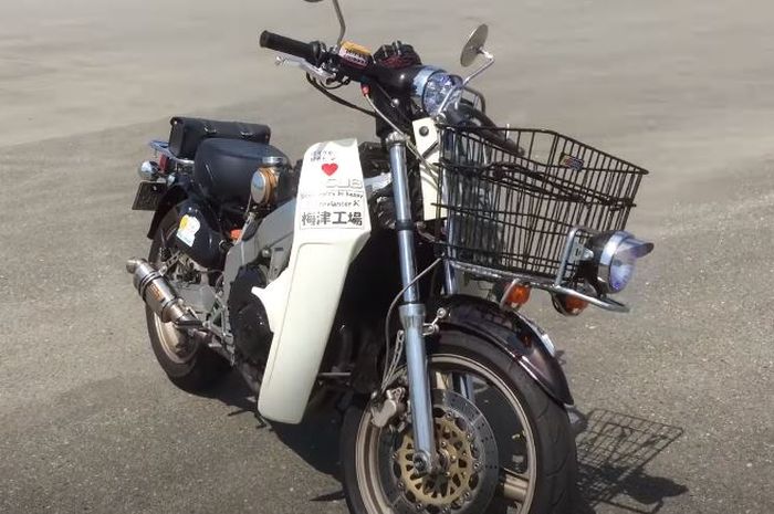 Penampakan Honda Super Cub bermesin CBR250RR 4-silinder