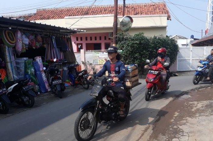 Jalan Blok Dukuh di Kelurahan Cibubur lokasi seorang bocah dijambret, Ciracas, Jakarta Timur, Rabu (23/6/2020). 