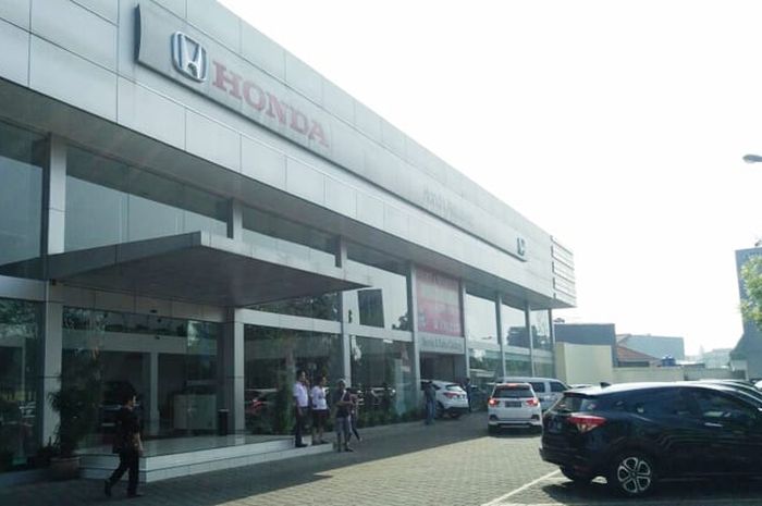 Memasuki masa PSBB Transisi, konsumen kembali kunjungi dealer honda untuk melakukan pemebelian mobil.