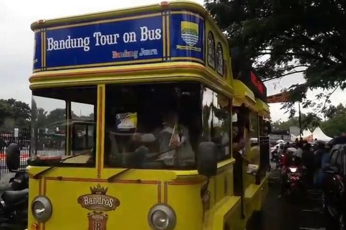 Armada bus Bandros Kota Bandung.