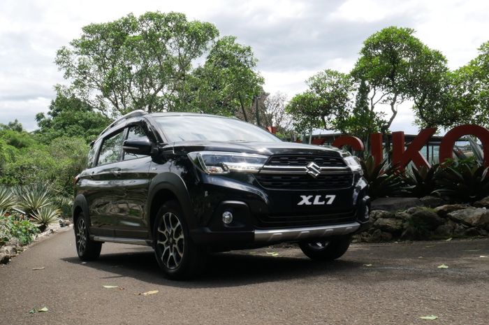 Salah satu promo DP dan cicilan ringan Suzuki XL7, yang merupakan SUV anyar produksi PT Suzuki Indomobil Sales