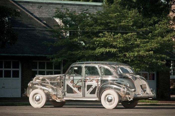 Pontiac Ghost Car, mobil transparan pertama di Amerika Serikat (AS)