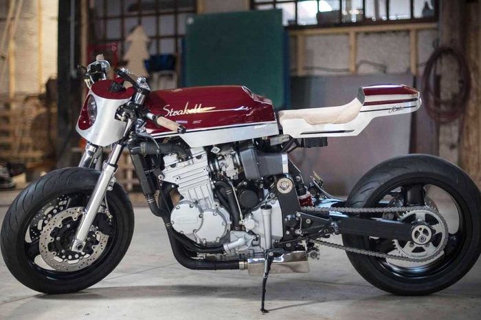 Triumph Sprint 900 cafe racer