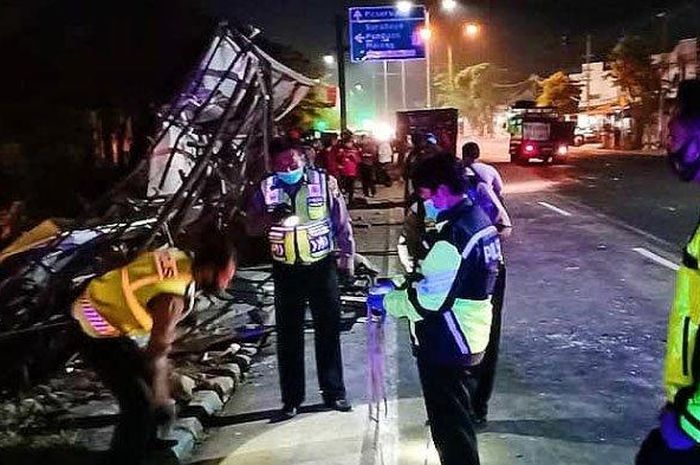 Kecelakaan maut di Jalan Raya Malang-Surabaya, Rabu (23/06/2020).