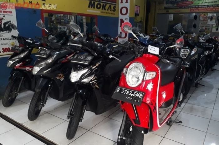 Ilustrasi motor bekas Honda Scoopy dan BeAT