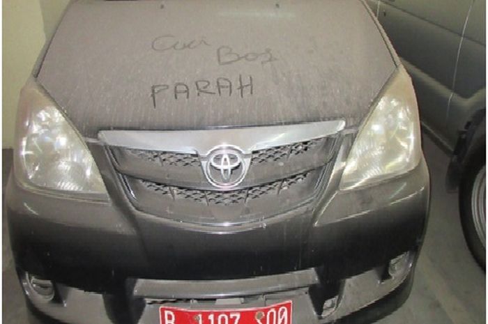 Toyota Avanza dinas Kemanaker yang dilelang