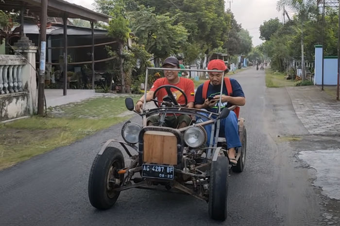 Tossa roda tiga yang disulap jadi kendaraan mirip mobil hotrod