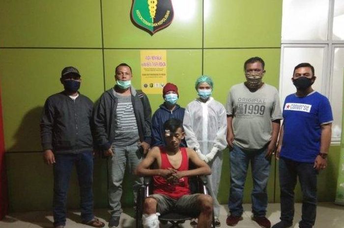 TIM Tekab unit Reskrim Polsek Sunggal tembak tersangka pencurian sepeda motor. 