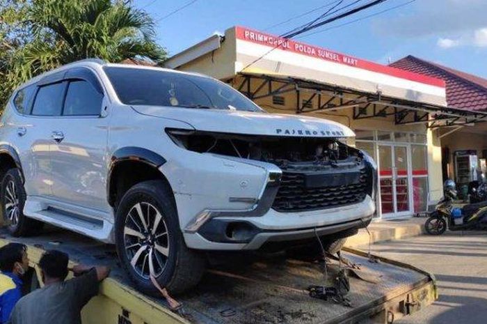 Mitsubishi Pajero Sport yang dikendarai Surati (37) dirampas Joni (46) dan RS (DPO) Selasa (30/06/2020).