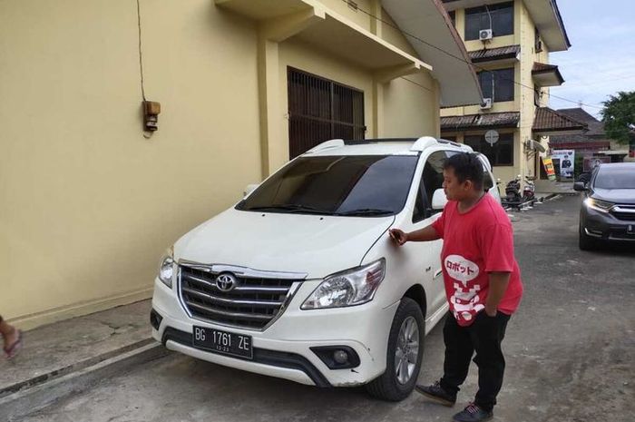 Barang bukti Toyota Kijang Innova yang digondol pelaku sama pembegalan Mitsubishi Pajero Sport di Palembang