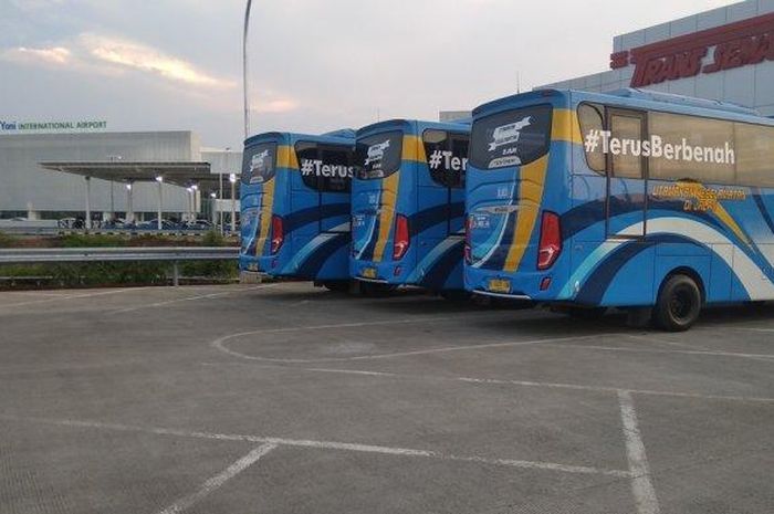 Ilustrasi armada BRT Trans Semarang di Halte Bandara Ahmad Yani.