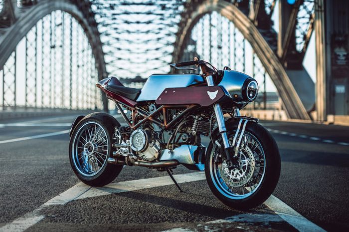 Modifikasi Ducati S2R bergaya cafe racer