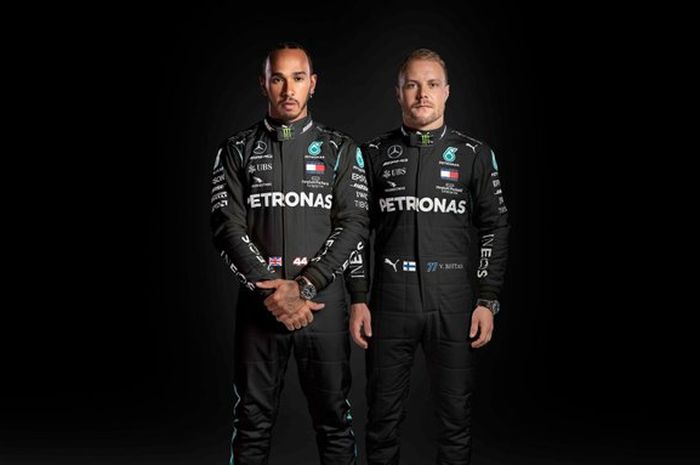 Tim Mercedes f1 pamerkan baju balap baju dengan warna hitam