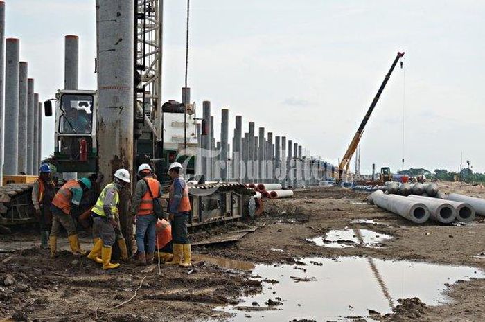 Ilustrasi pembangunan struktur jalan tol Semarang-Demak.