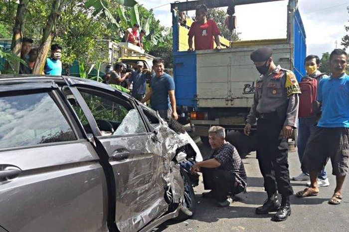 Mobil Honda Jazz remuk usai terlibat kecelakan dengan mobil pikap di Purbalingga. (Humas Polres Purbalingga). 