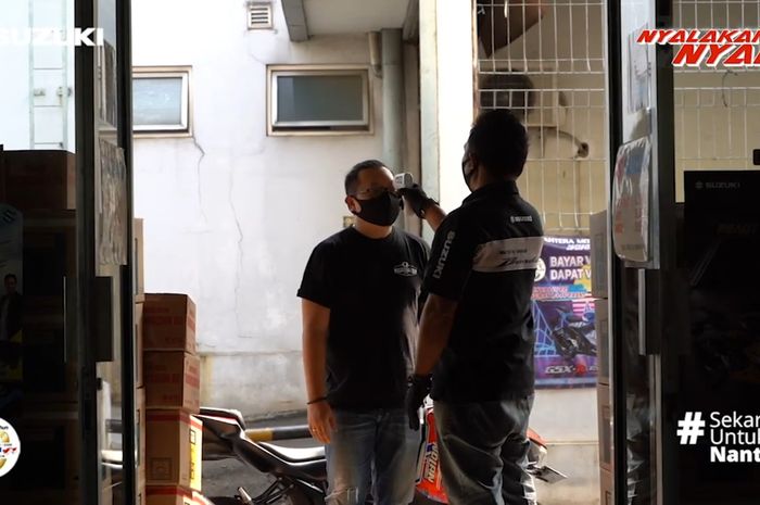 Pengecekan suhu badan sebelum masuk ke area diler atau bengkel jadi tindakan wajib