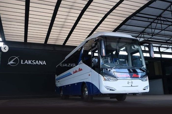 Bus Legacy SR 2 dari Karoseri Laksana