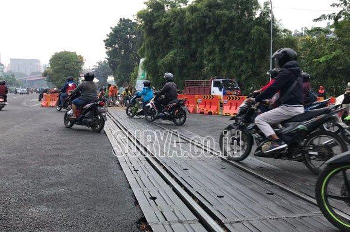 Ilustrasi perlintasan kereta