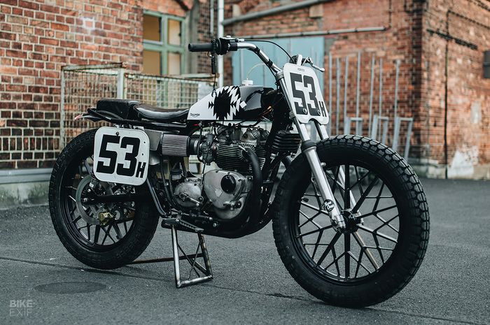 Triumph T100R flat tracker