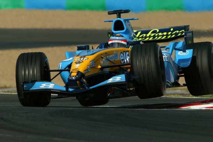 Fernando Alonso ketika pertama kali balap F1 bersama tim Renault tahun 2004 silam.