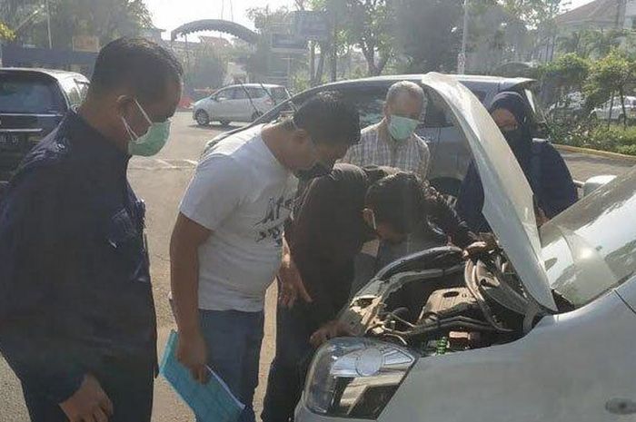 Suzuki Karimun Wagon R ditinggal pemilik di parkiran RS Premier Surabaya takut ditarik leasing
