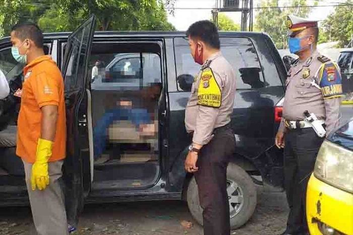 Seorang pria yang diketahui karyawan BUMN ditemukan tak bernyawa di dalam kabin Suzuki APV yang terparkir di pinggir jalan desa Bangun Sari, Tanjung Morawa, Deli Serdang