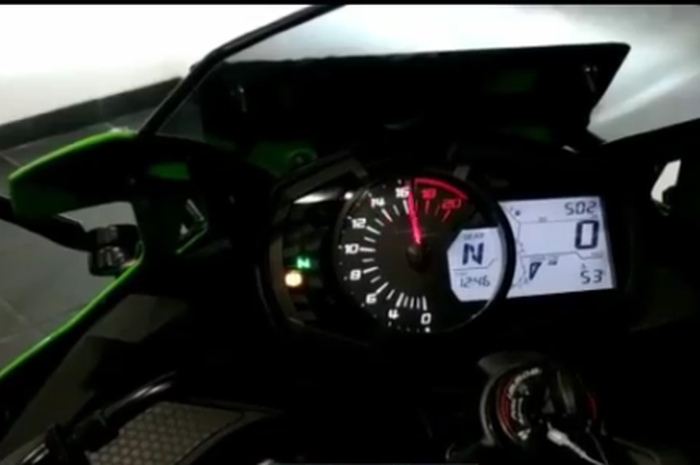 Raungan Mesin Kawasaki Ninja 250 4 Silinder Bocor, Merdu di Rpm Tinggi!
