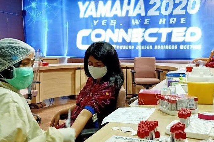 Sebagai langkah persiapan menuju new normal, Yamaha Jatim adakan rapid test wajib untuk seluruh karyawannya