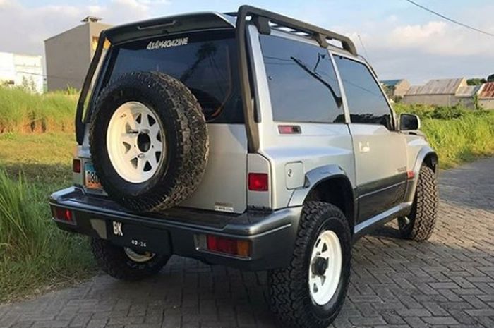 Suzuki Vitara 4x4 2 pintu CBU tahun 2000