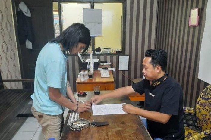 Polsek Pulosari Polres Pemalang memproses pelaku pencurian motor dan penipuan antar Kabupaten. 