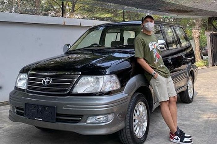 Arief Muhammad membeli Toyota Kijang Krista untuk orang yang dianggap spesial