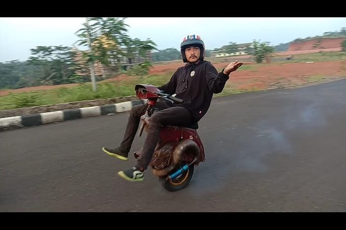 Vespa setengah bodi milik warga Tasikmalaya viral