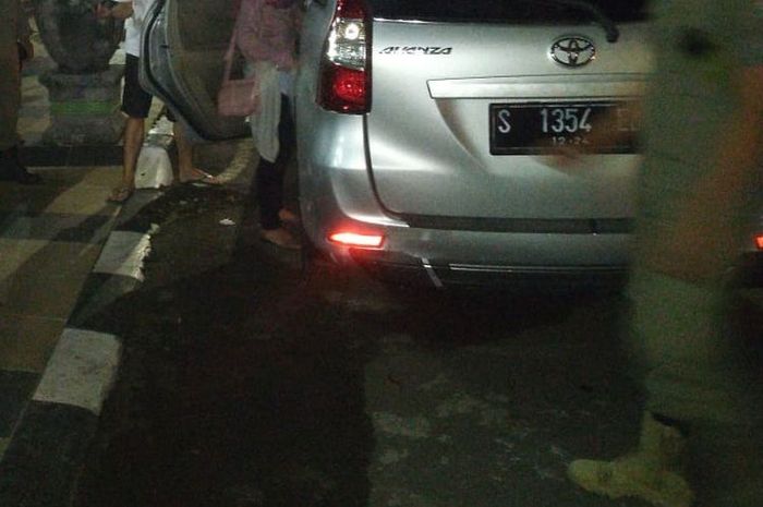 Toyota Avanza bergoyang yang digrebek di depan rumah dinas wakil bupati Tuban