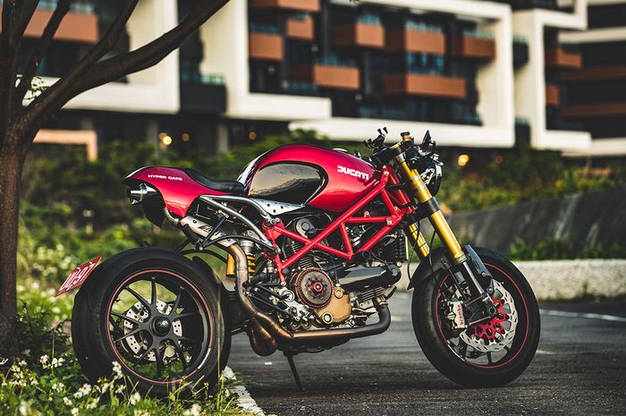 Ducati Hypermotard 1100 cafe racer