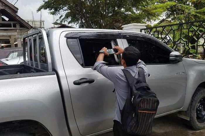 Toyota Hilux disatroni maling modus pecah kaca di Nagan Raya
