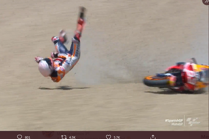 Pembalap Repsol Honda, Marc Marquez jadi salah satu tumbal MotoGP Sapnyol 2020 usai mengalami crash hebat di tikungan 4 sirkuit Jerez, Minggu (19/7/2020).