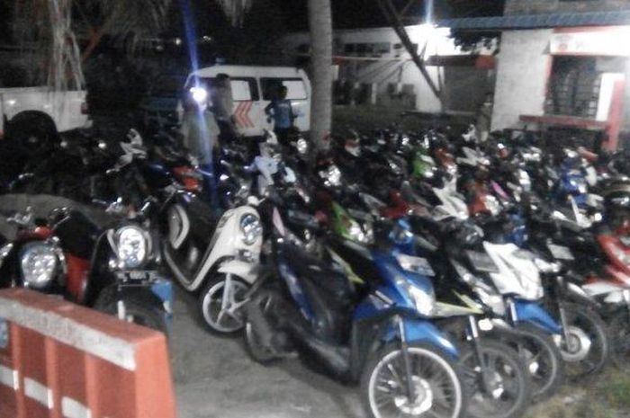Puluhan motor diamankan dalam razia pada Sabtu (18/07/2020) pukul 20.00 WIB-23.00 WIB.