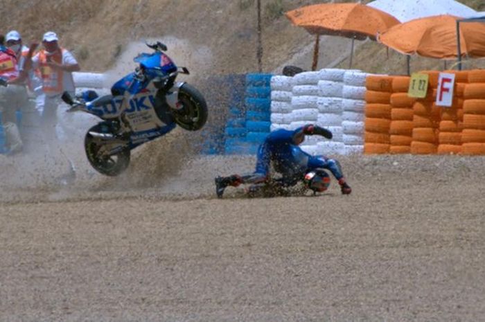 Alex Rins alami crash parah di Q2 MotoGP Spanyol 2020 dan dinyatakan unfit untuk balap seri perdana MotoGP 2020 di sirkuit Jerez ini (19/7)