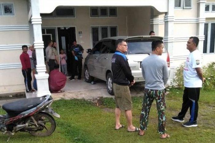 Toyota Kijang Innova milik wartawan yang gagal dibakar oleh orang tak dikenal