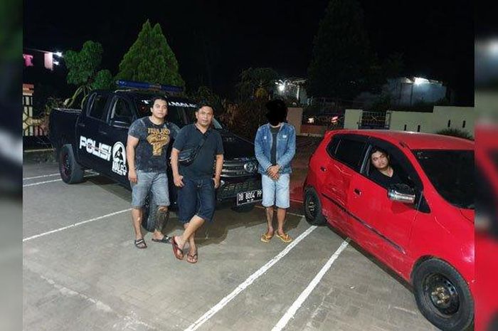 Daihatsu Ayla berserta pemilik yang diamankan Timsus Maleo Polda Sulawesi Utara atas kasus tabrak lari