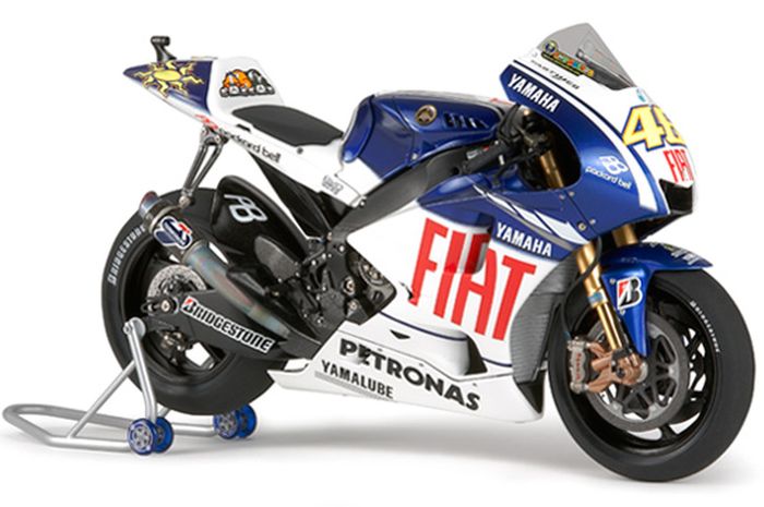 Suka MotoGP? Miniatur Yamaha YZR-M1 Tunggangannya Valentino Rossi Ini Cocok Buat Jadi Koleksi
