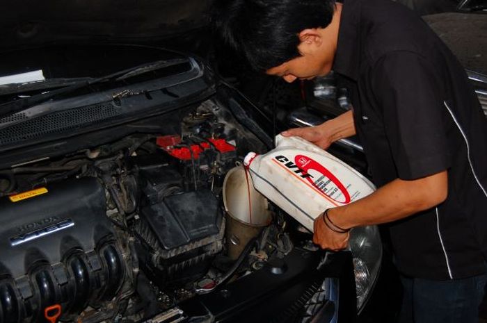 Resiko sering telat ganti oli transmisi