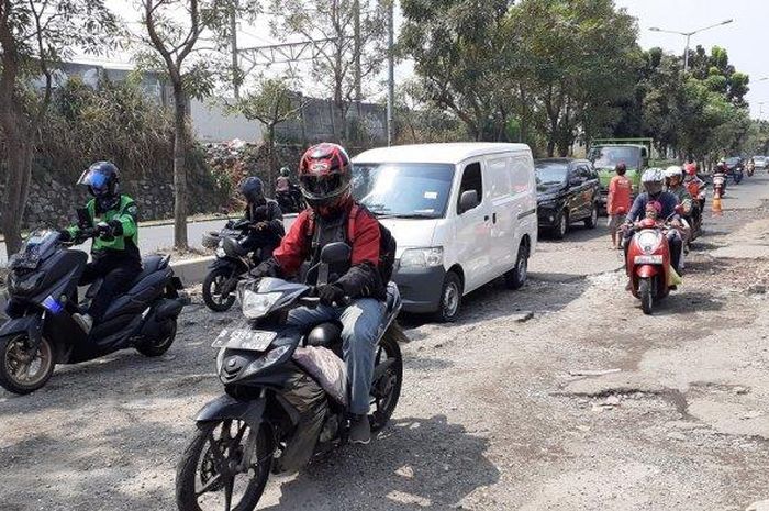 Kondisi Jalan I Gusti Ngurah Rai, Bekasi Barat yang rusak parah, Rabu (22/7/2020)