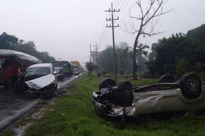 Kecelakaan antara Toyota Avanza dan Fortuner di Jalan Umum Pematang Siantar-Medan, Rabu (22/7/2020).