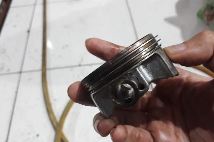 Mekanik Bengkel Spesialis Ungkap Efek Vespa Matic Telat Ganti Oli Mesin