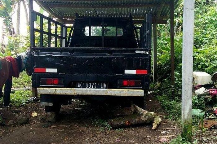 Suzuki Carry pikap yang menabrak seorang bocah berusia 7 tahun