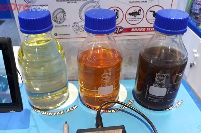 Cara mengetahui kondisi minyak rem Dari warnanya.