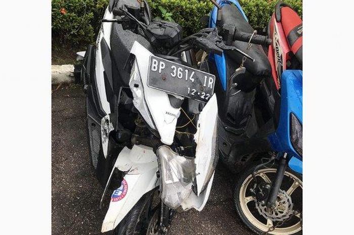 Honda BeAT Street hasil begal yang hancur ketika dibawa kabur hingga pelaku tewas bersimbah darah di Batam Center