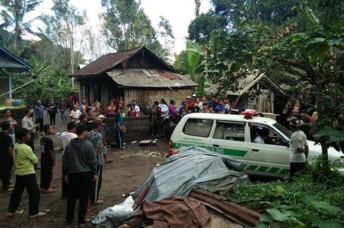 Nasib nahas dialami bocah umur 7 tahun asal Banjar Dinas Badeg Kelodan, Desa Sebudi, Selat Karangasem, Bali tertabrak mobil pikap yang dikendarai orangtuanya 
